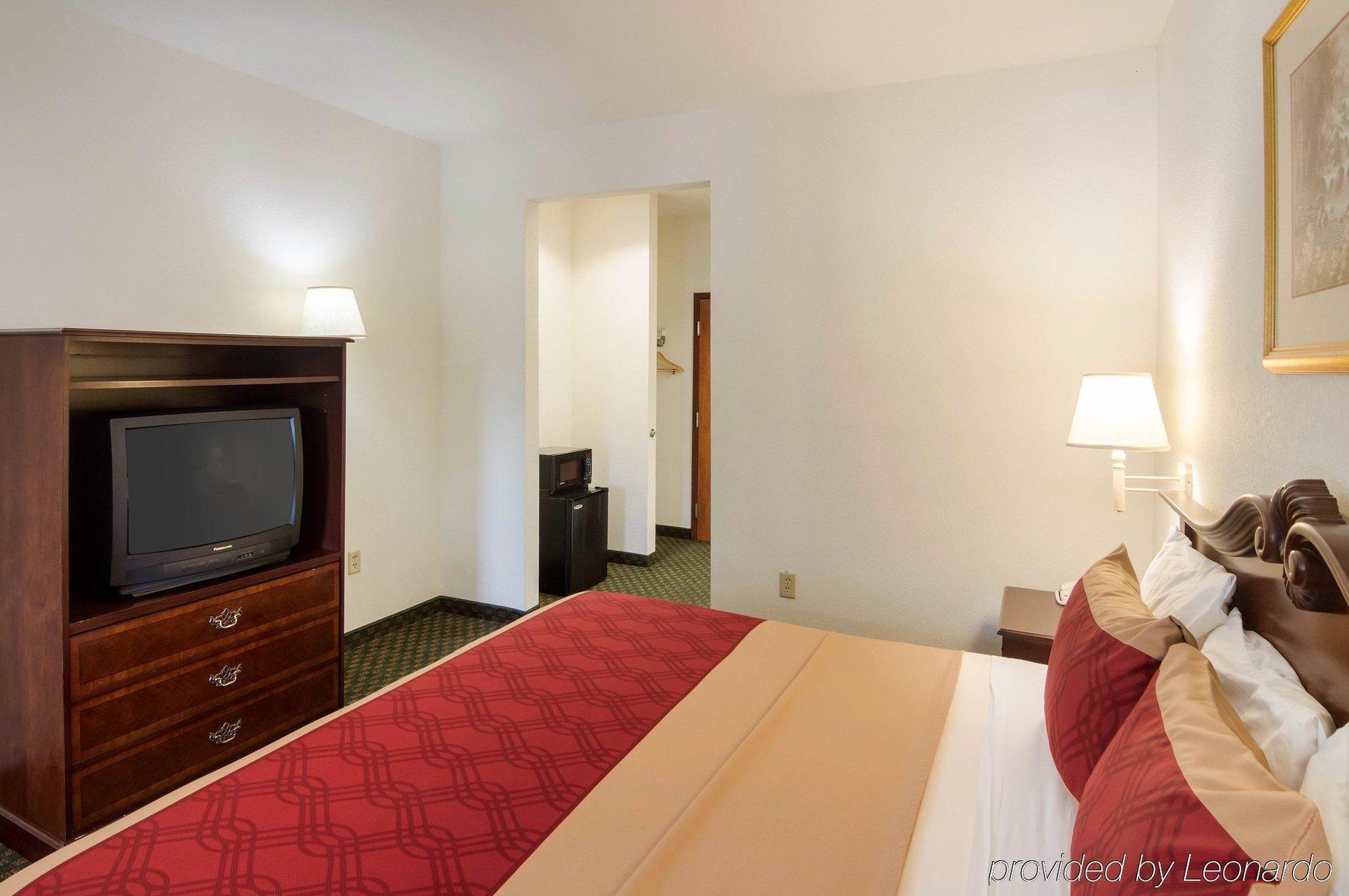 Econo Lodge Уэтерфорд Экстерьер фото