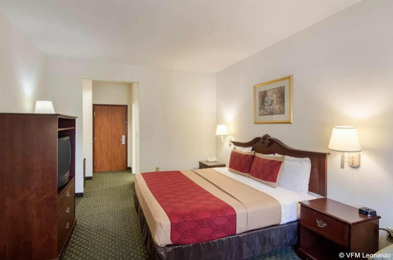 Econo Lodge Уэтерфорд Экстерьер фото